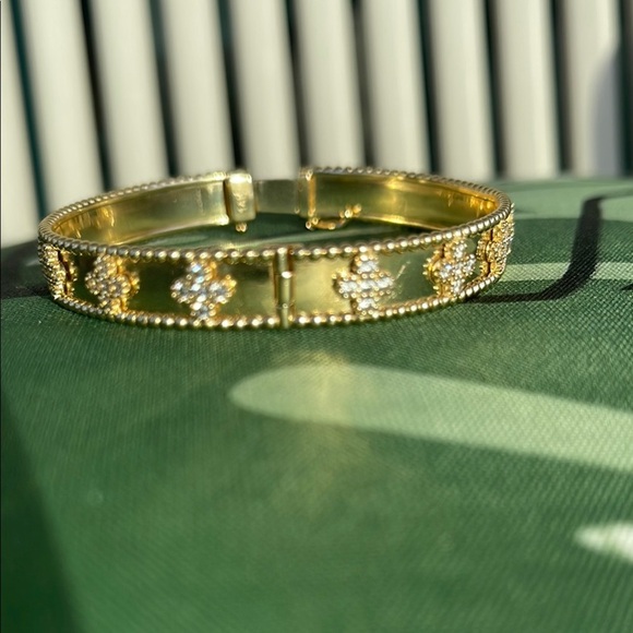 Elegant Gold-Tone Bracelet - Picture 6 of 17